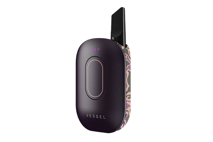 Vessel Compass Sahara vape zariadenie so vzorovaným zadným panelom a nabíjacou stanicou